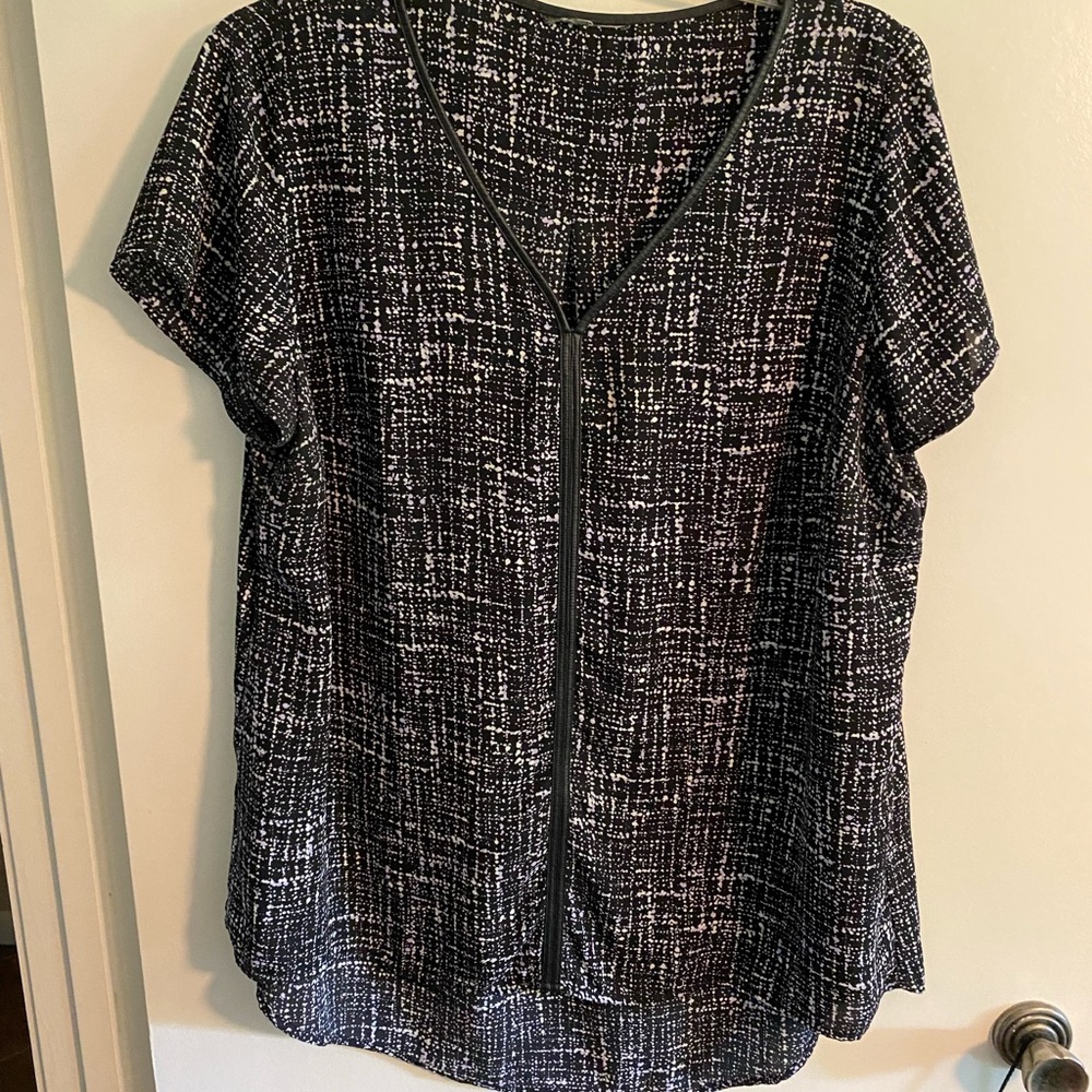 Lane Bryant Black & White Blouse with faux leather trim - size 18/20